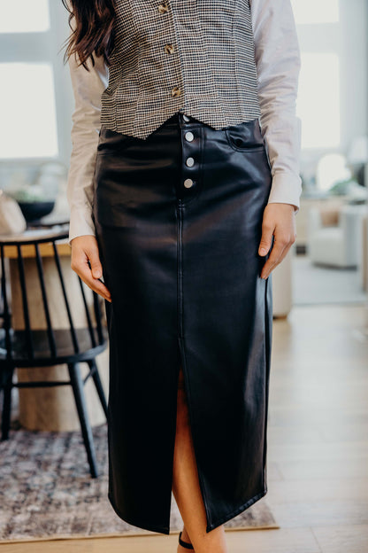 MAXI SKIRT IN BLACK LEATHER