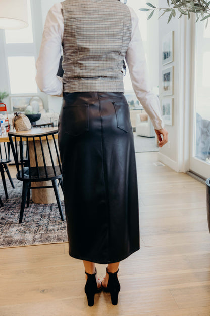 MAXI SKIRT IN BLACK LEATHER