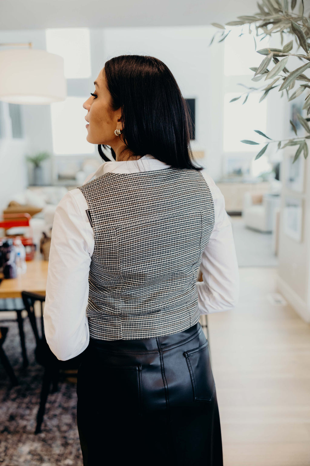 FITTED VEST IN BLACK HOUNDSTOOTH FINAL SALE