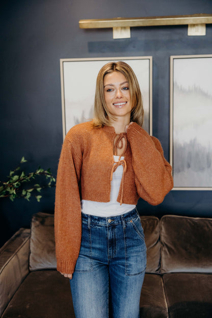 BOW FRONT CROP SWEATER IN HEATHERED PUMPKIN