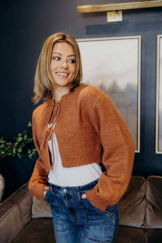 BOW FRONT CROP SWEATER IN HEATHERED PUMPKIN