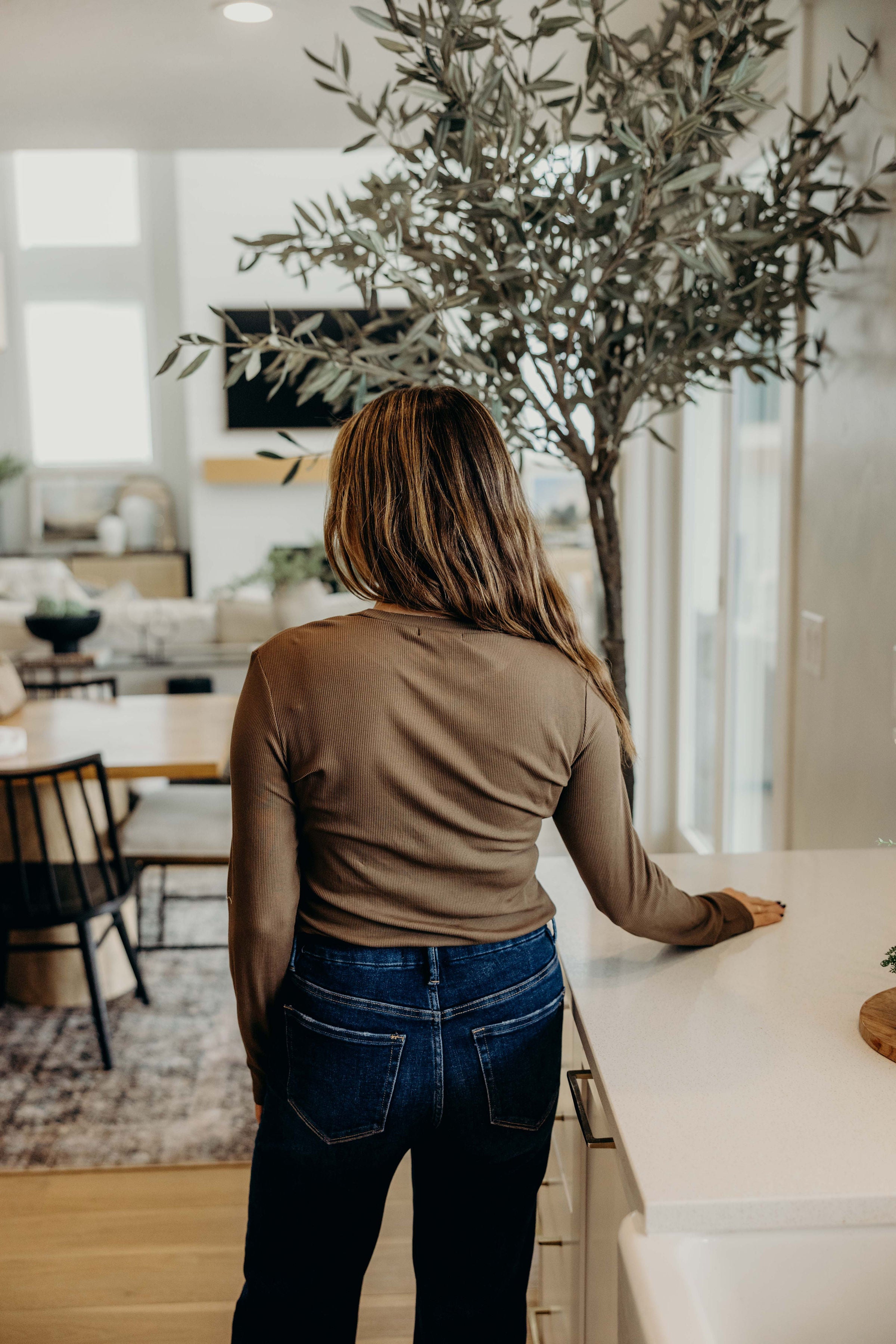 HIGH NECK LONG SLEEVE TEE IN DRIED SAGE