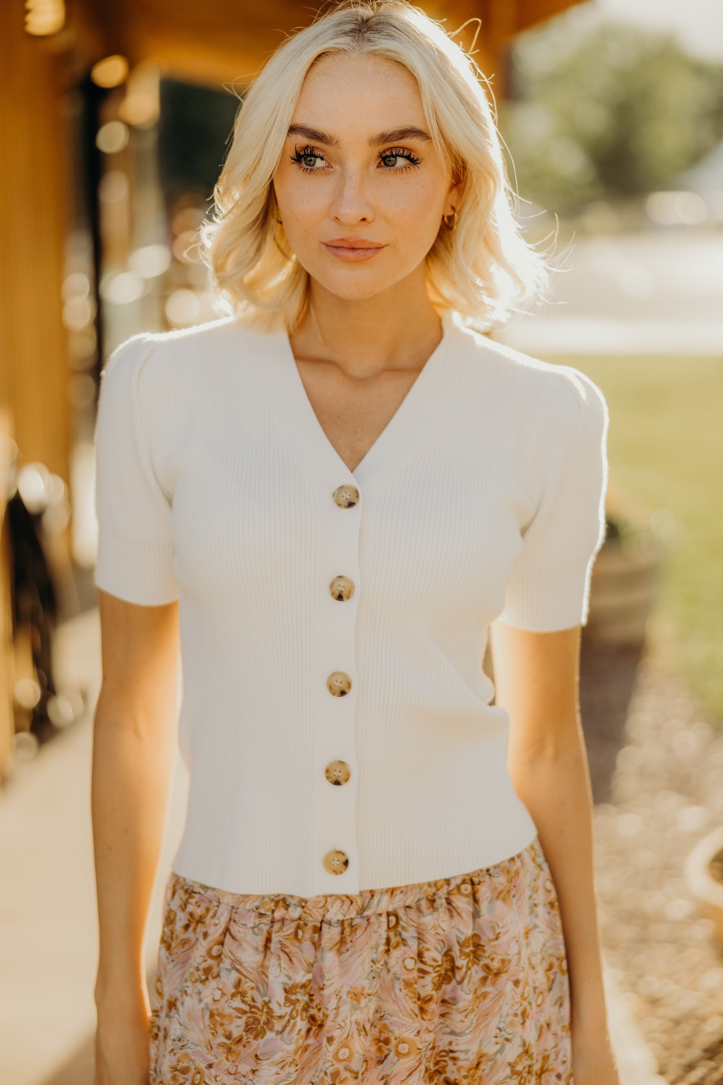 SHORT SLEEVE CARDIGAN IN IVORY