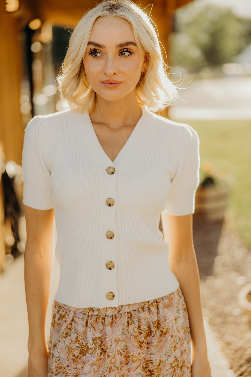 SHORT SLEEVE CARDIGAN IN IVORY