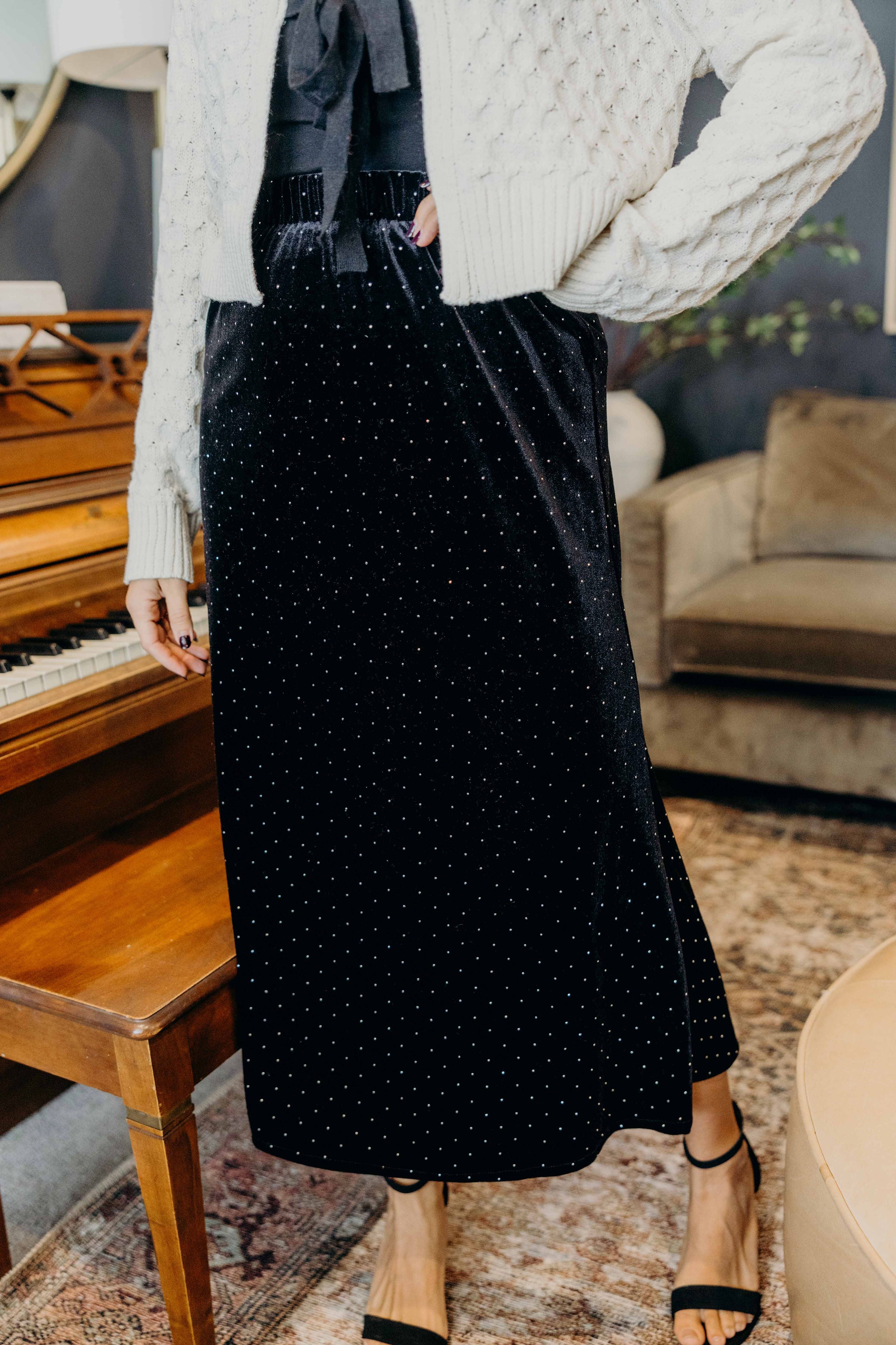 STRAIGHT SKIRT IN BLACK FINAL SALE