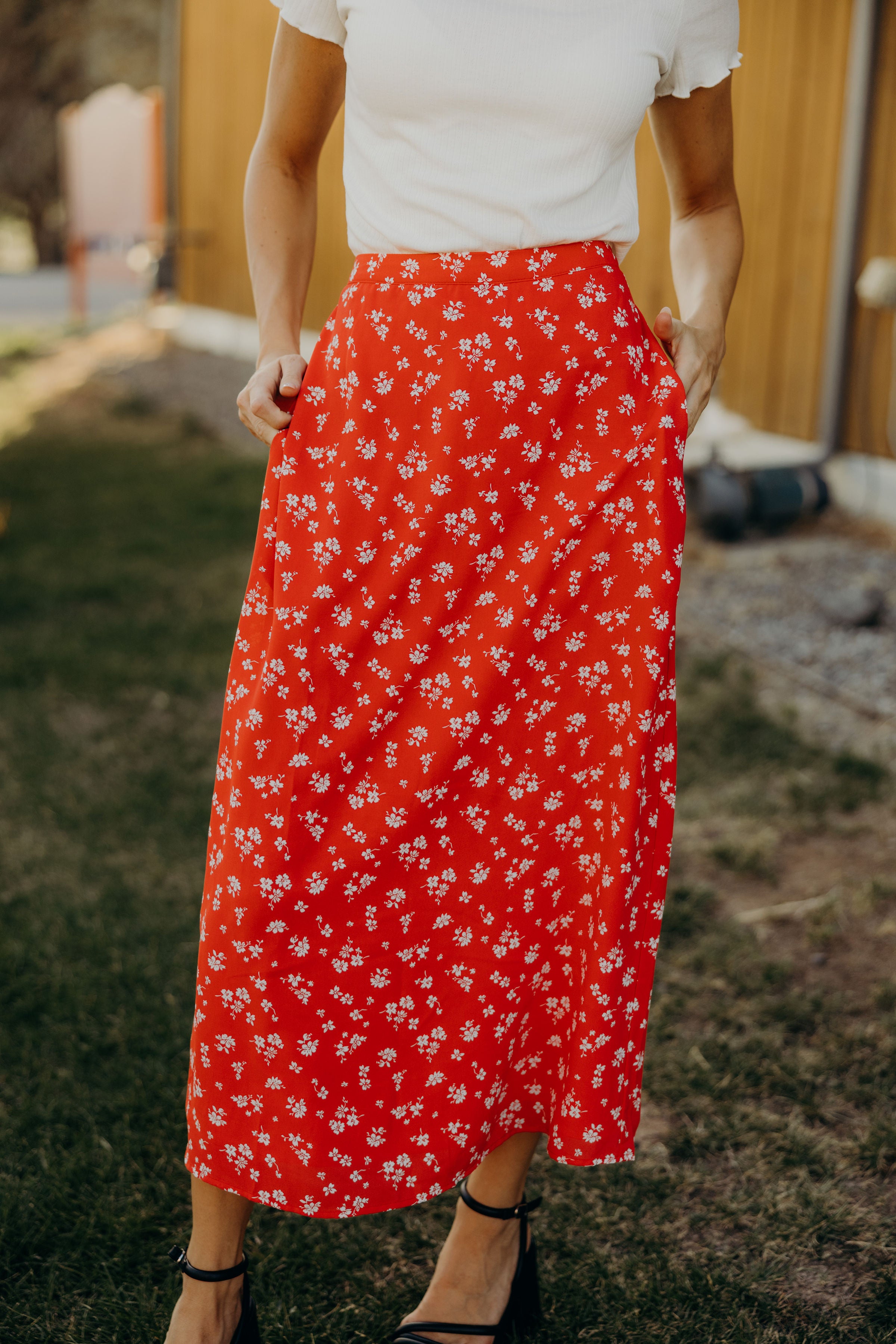 SHEATH SKIRT IN ORIENTAL RED