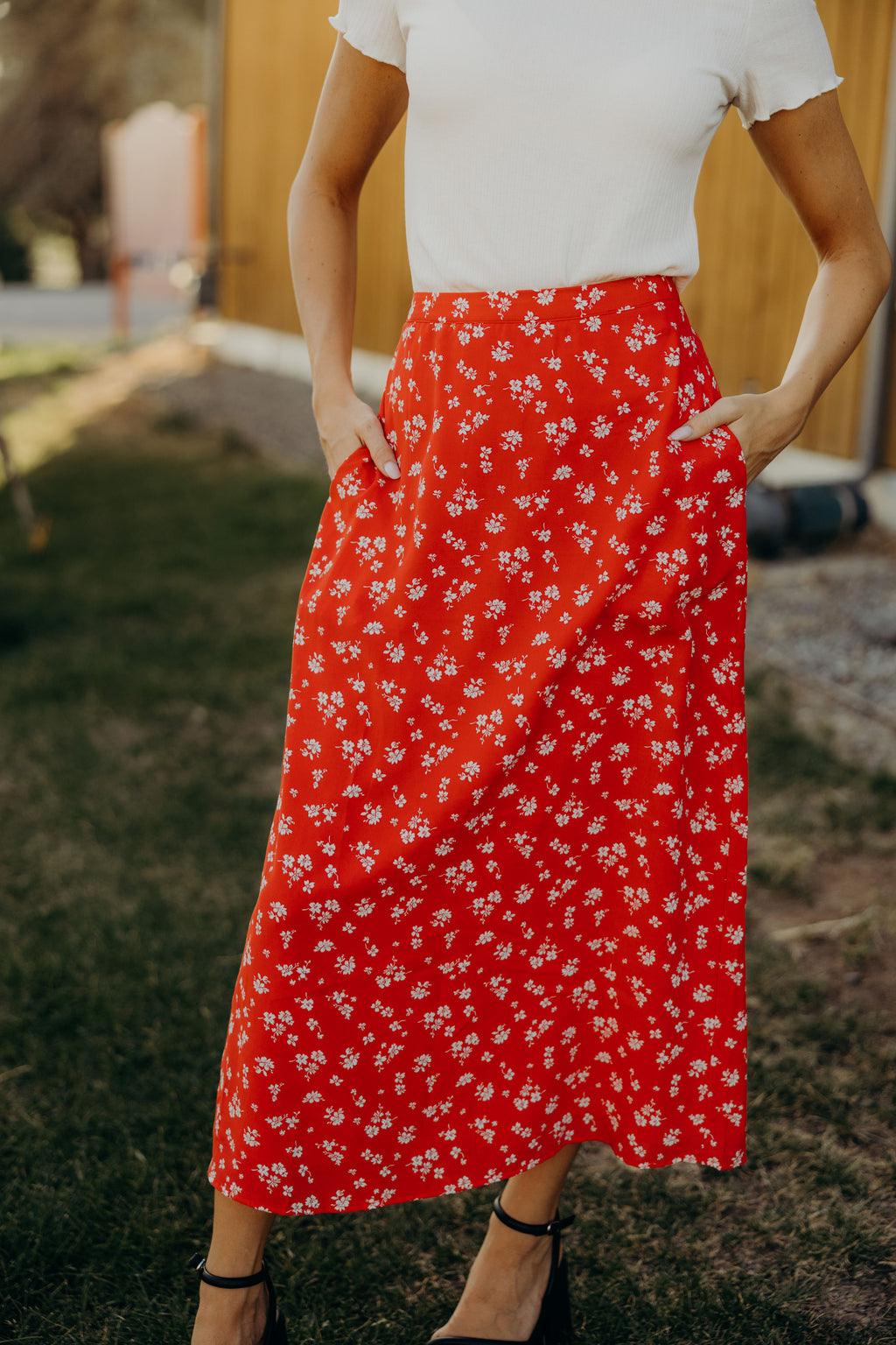 SHEATH SKIRT IN ORIENTAL RED