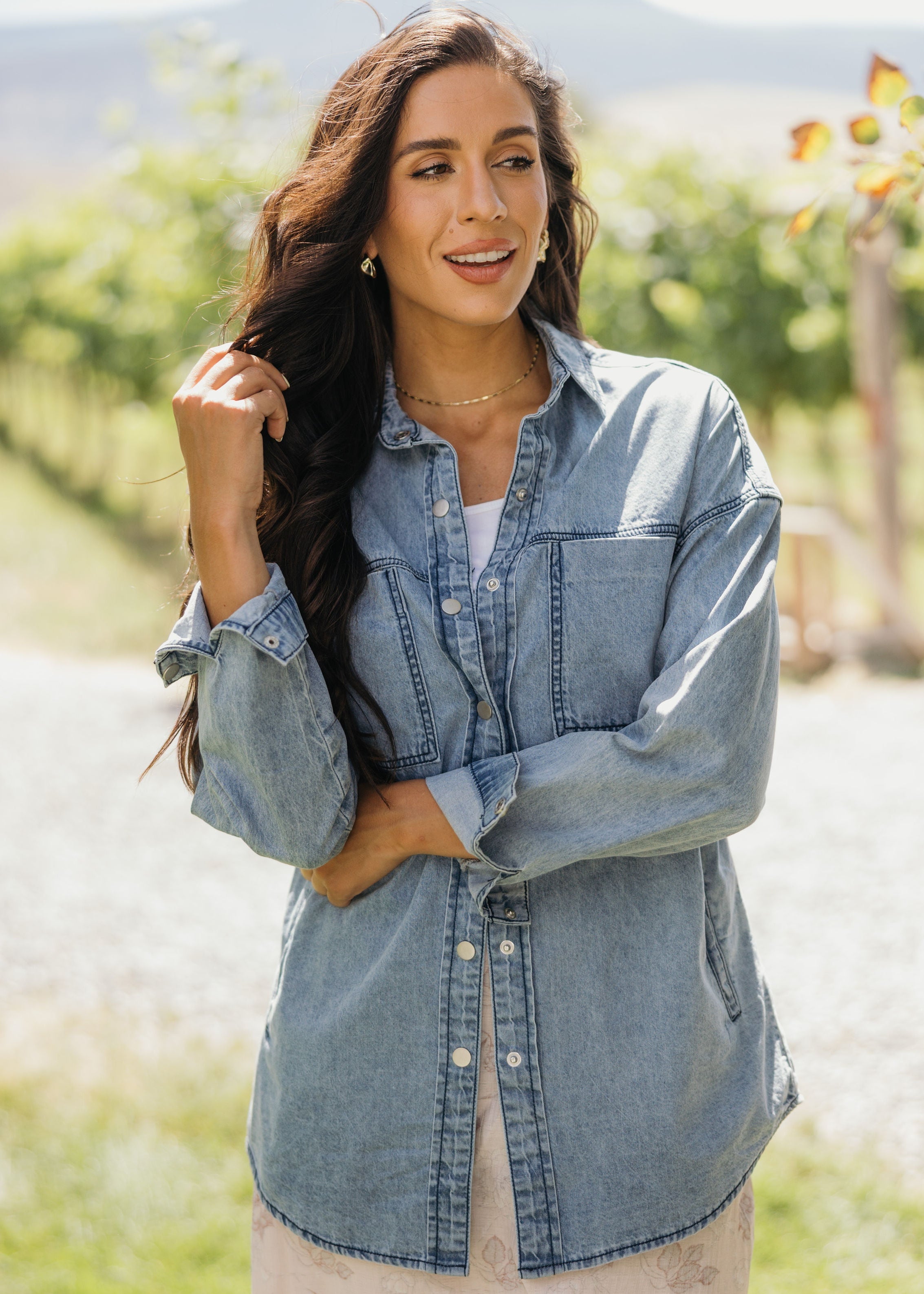 DENIM BUTTONDOWN SHIRT IN LIGHT WASH