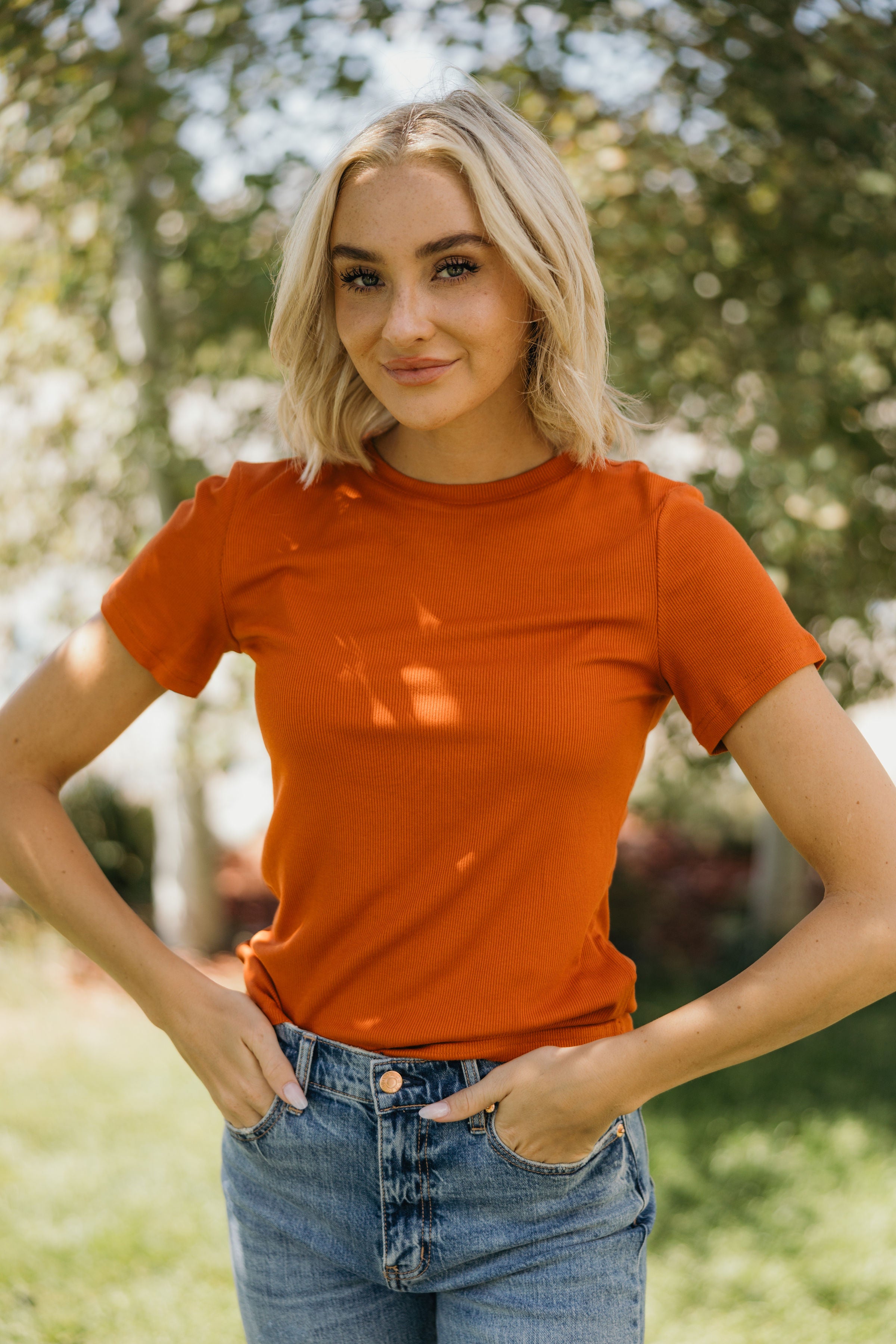 SHORT SLEEVE RIBBED TEE IN SIERRA