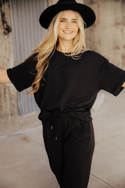 TEXTURED KNIT TOP IN BLACK