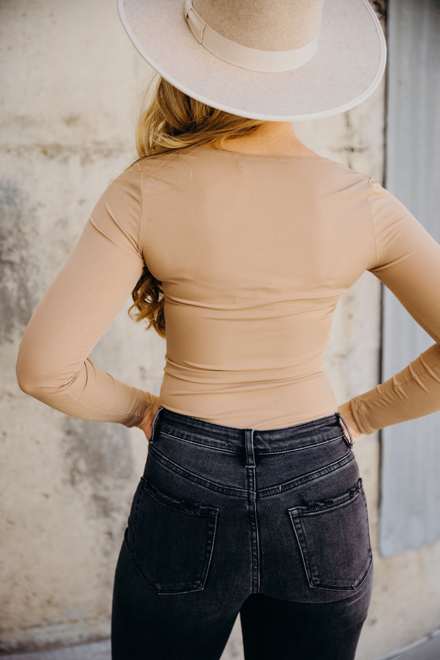 RIBBED LONG SLEEVE BODYSUIT IN NUDE