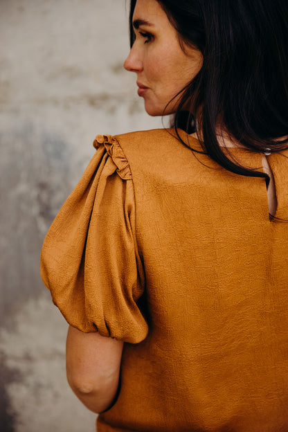 CRINKLE PUFF SLEEVE TOP IN HONEY FINAL SALE