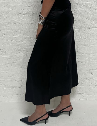SLIP SKIRT IN BLACK