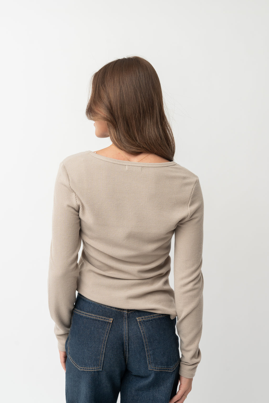 LONG SLEEVE SCOOP TEE IN ALMOND