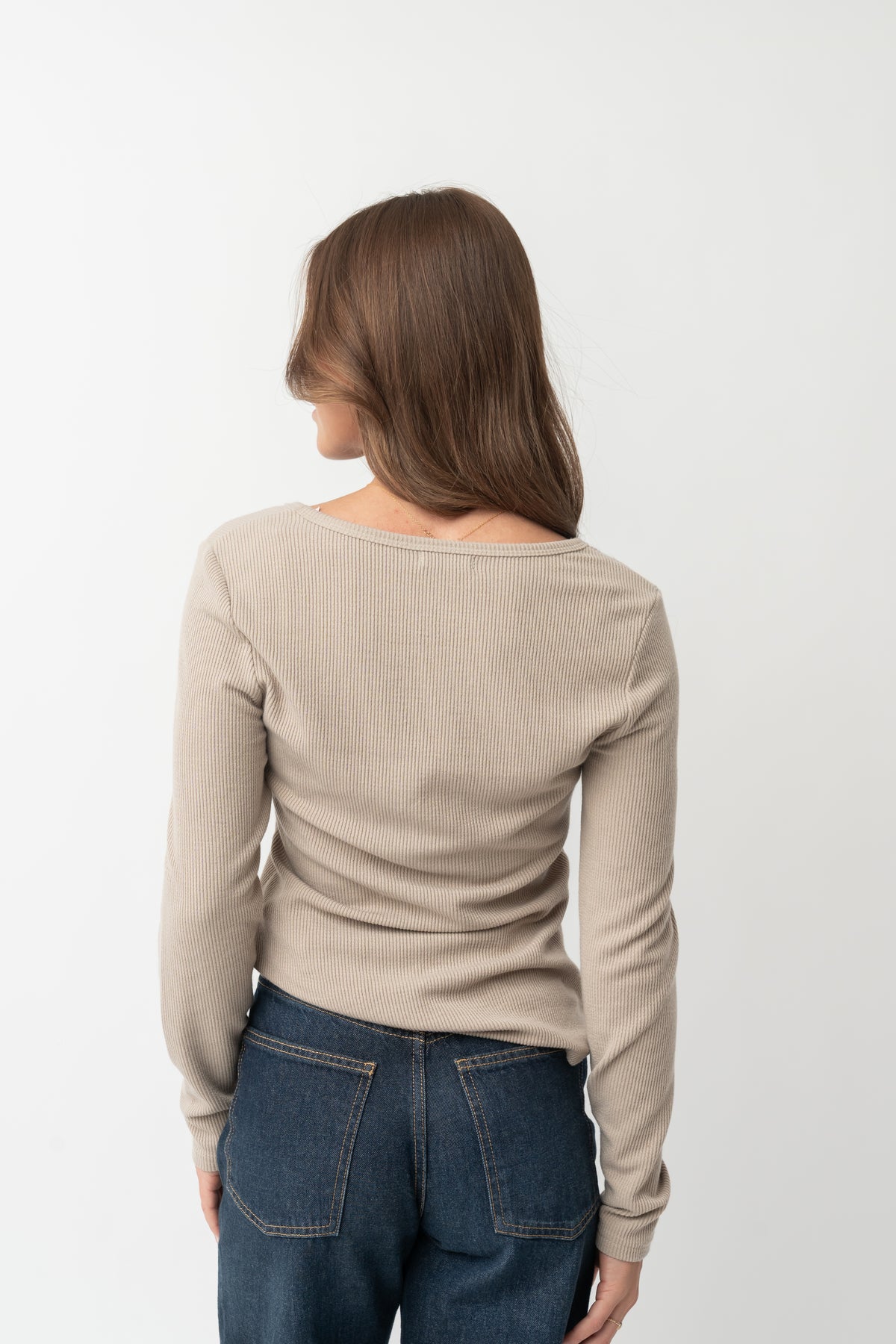 LONG SLEEVE SCOOP TEE IN ALMOND