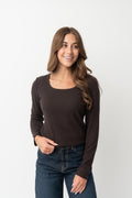 LONG SLEEVE SCOOP TEE IN COFFEE