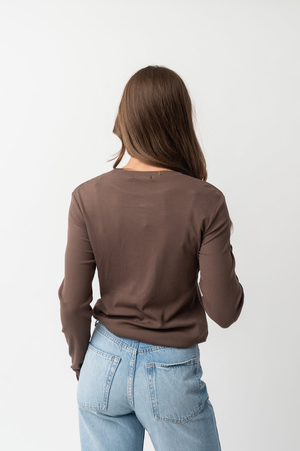 HIGH NECK LONG SLEEVE TEE IN RUSTIC BROWN