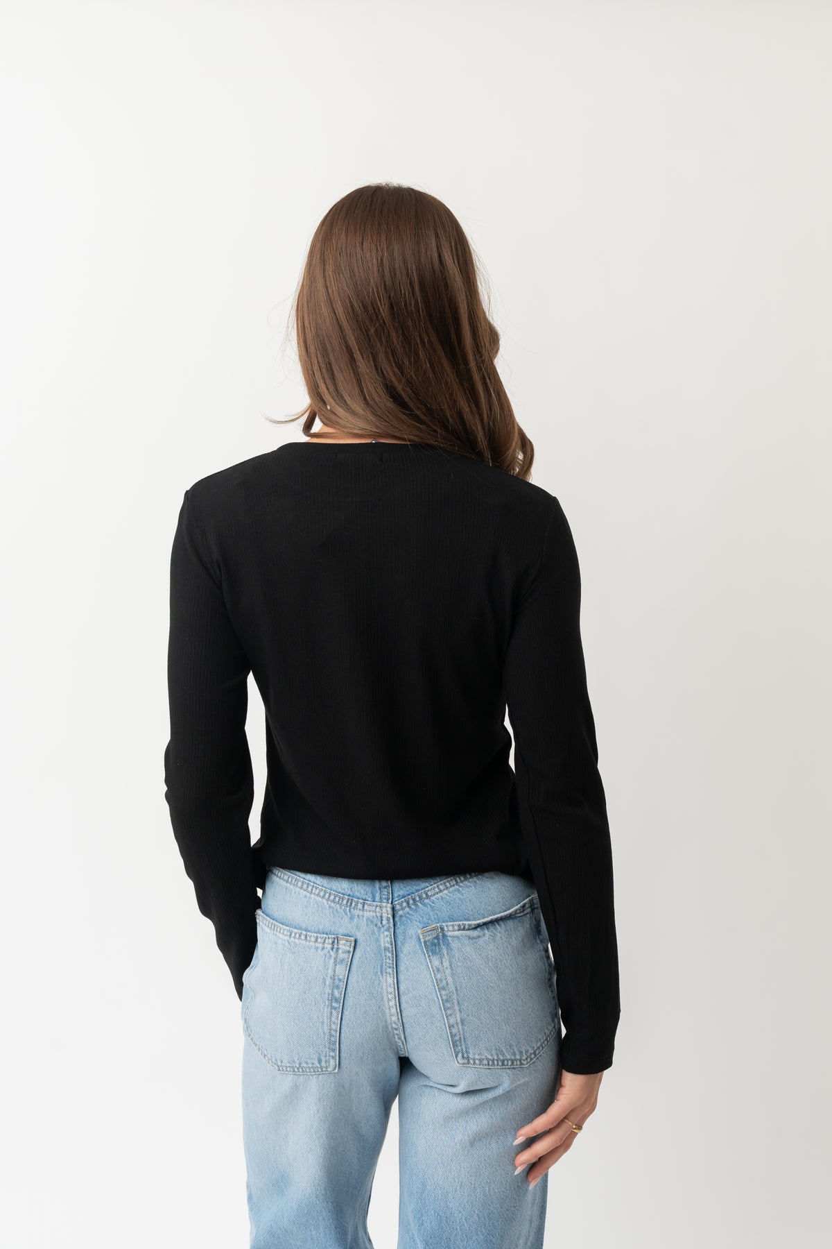 HIGH NECK LONG SLEEVE TEE IN BLACK