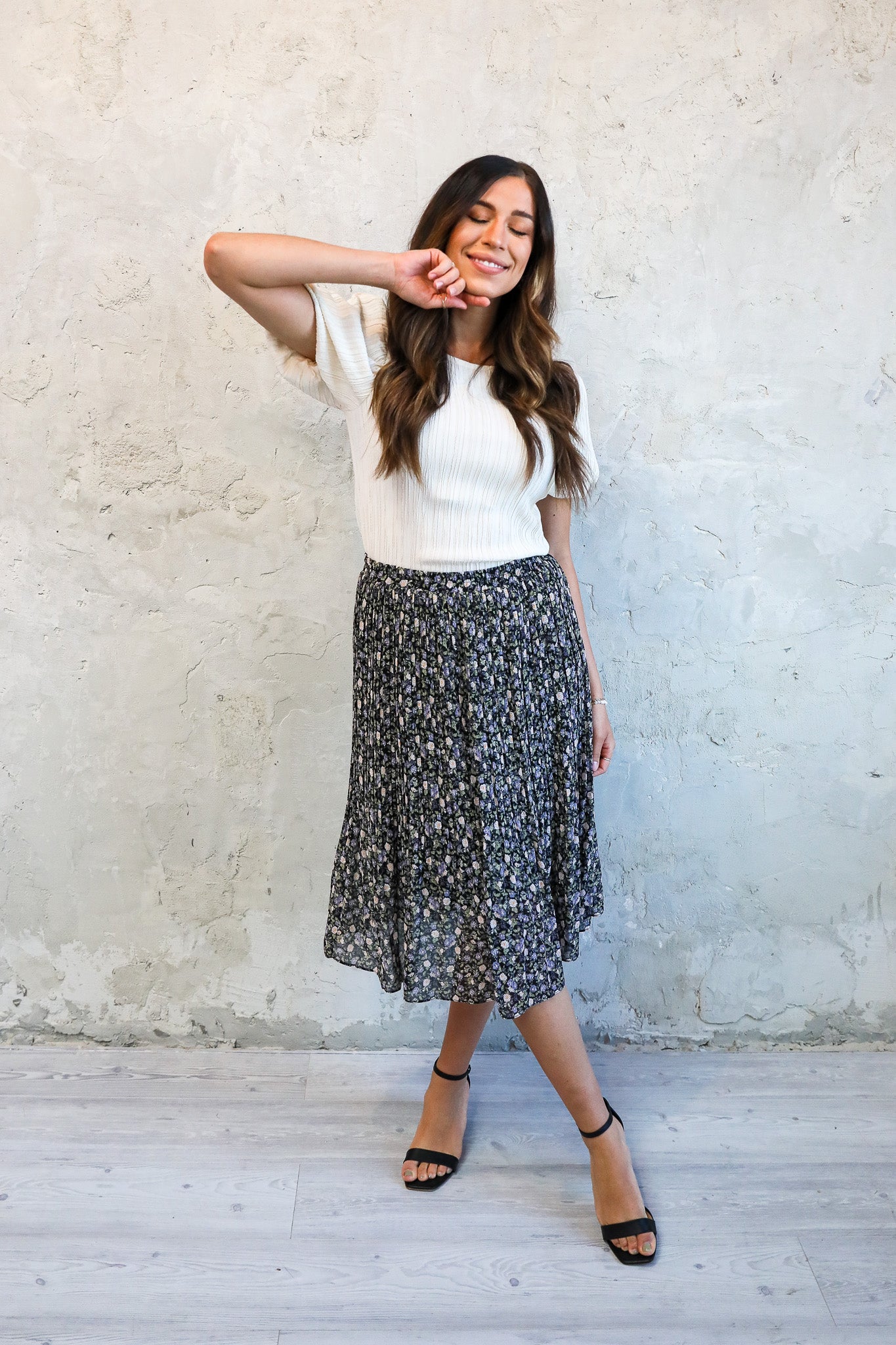 PLEATED MIDI SKIRT IN GRAPEVINE