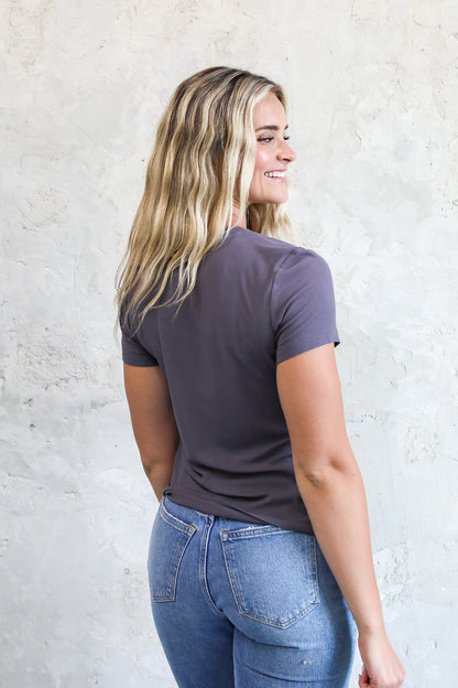 SHORT SLEEVE RIBBED TEE IN STORMY GRAY