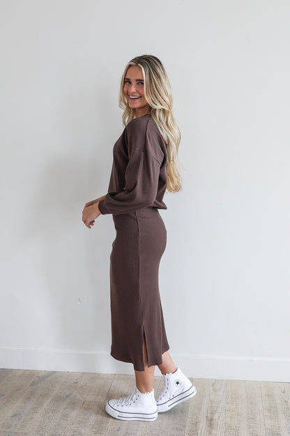 OVERSIZED RIBBED SWEATER IN CHOCOLATE