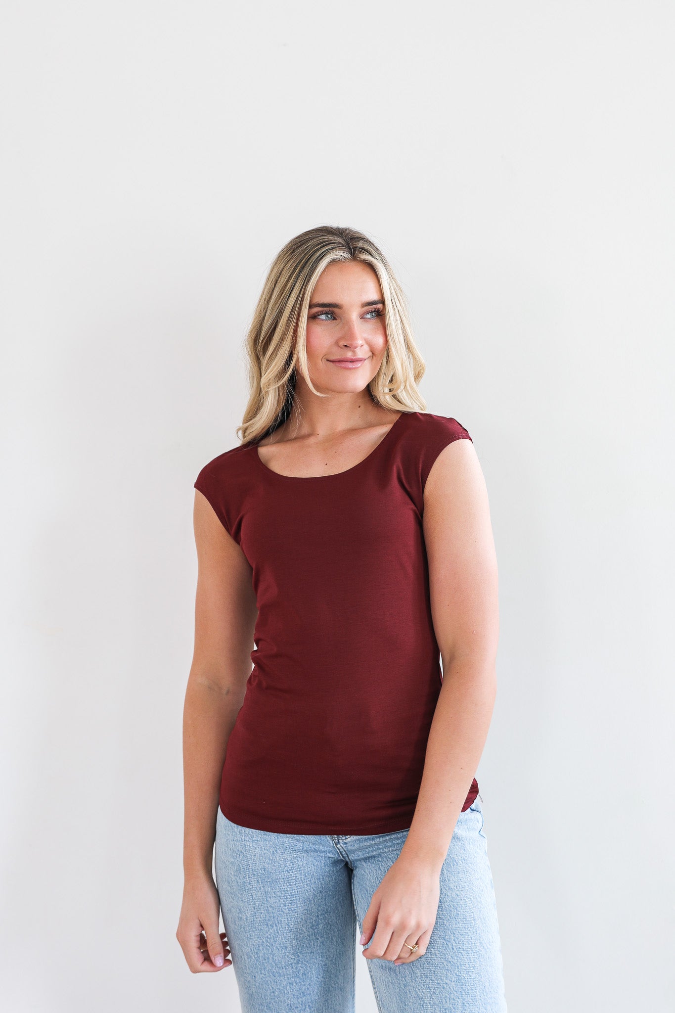 LAYERING TEE IN POMEGRANTE FINAL SALE