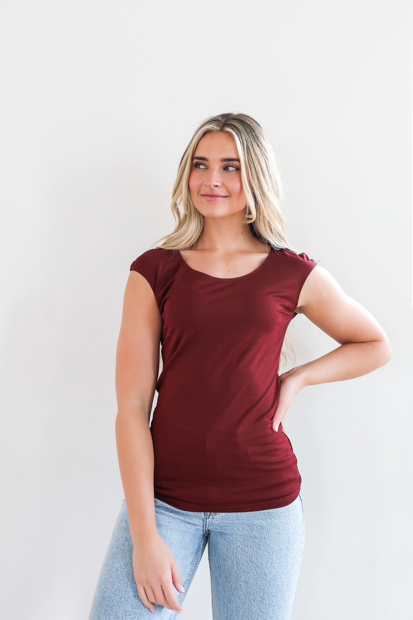 LAYERING TEE IN POMEGRANTE FINAL SALE