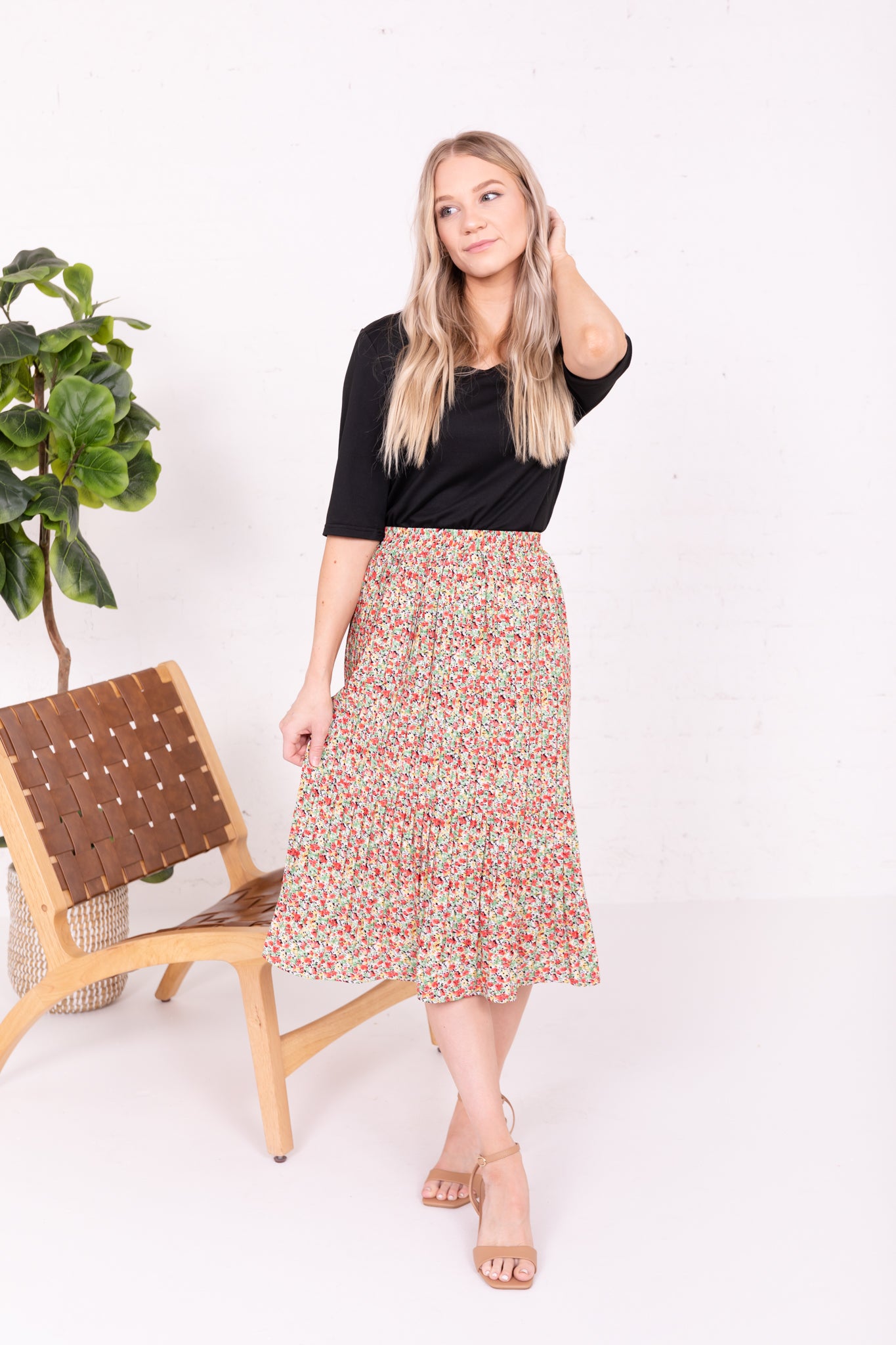 PLEATED MIDI SKIRT IN TROPICAL OASIS FINAL SALE